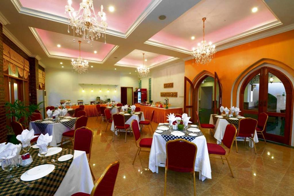 Raza Gyo Hotel Баган Екстер'єр фото