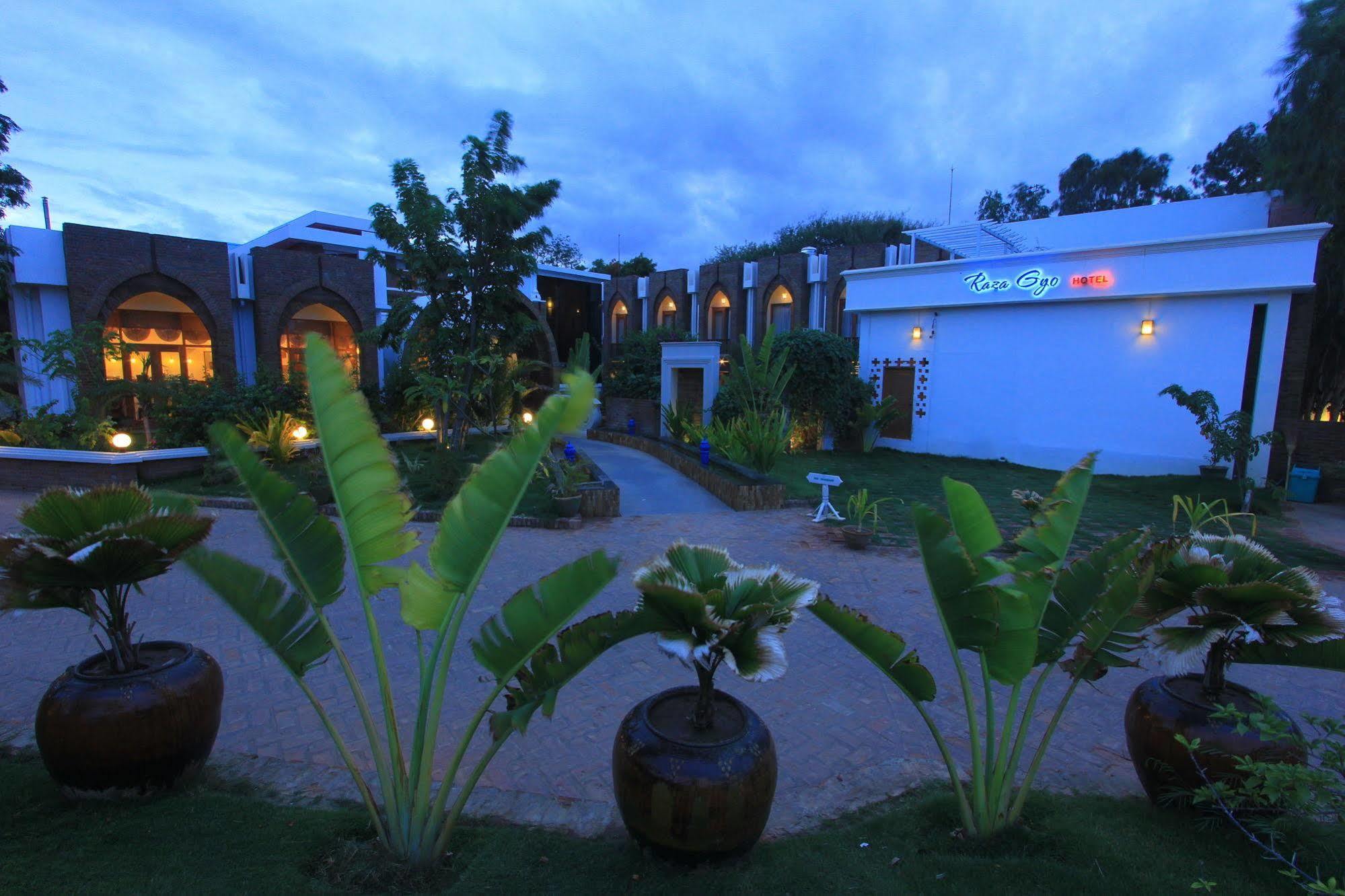 Raza Gyo Hotel Баган Екстер'єр фото