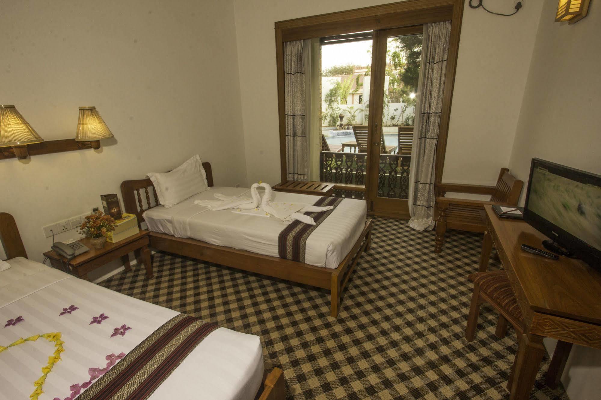 Raza Gyo Hotel Баган Екстер'єр фото