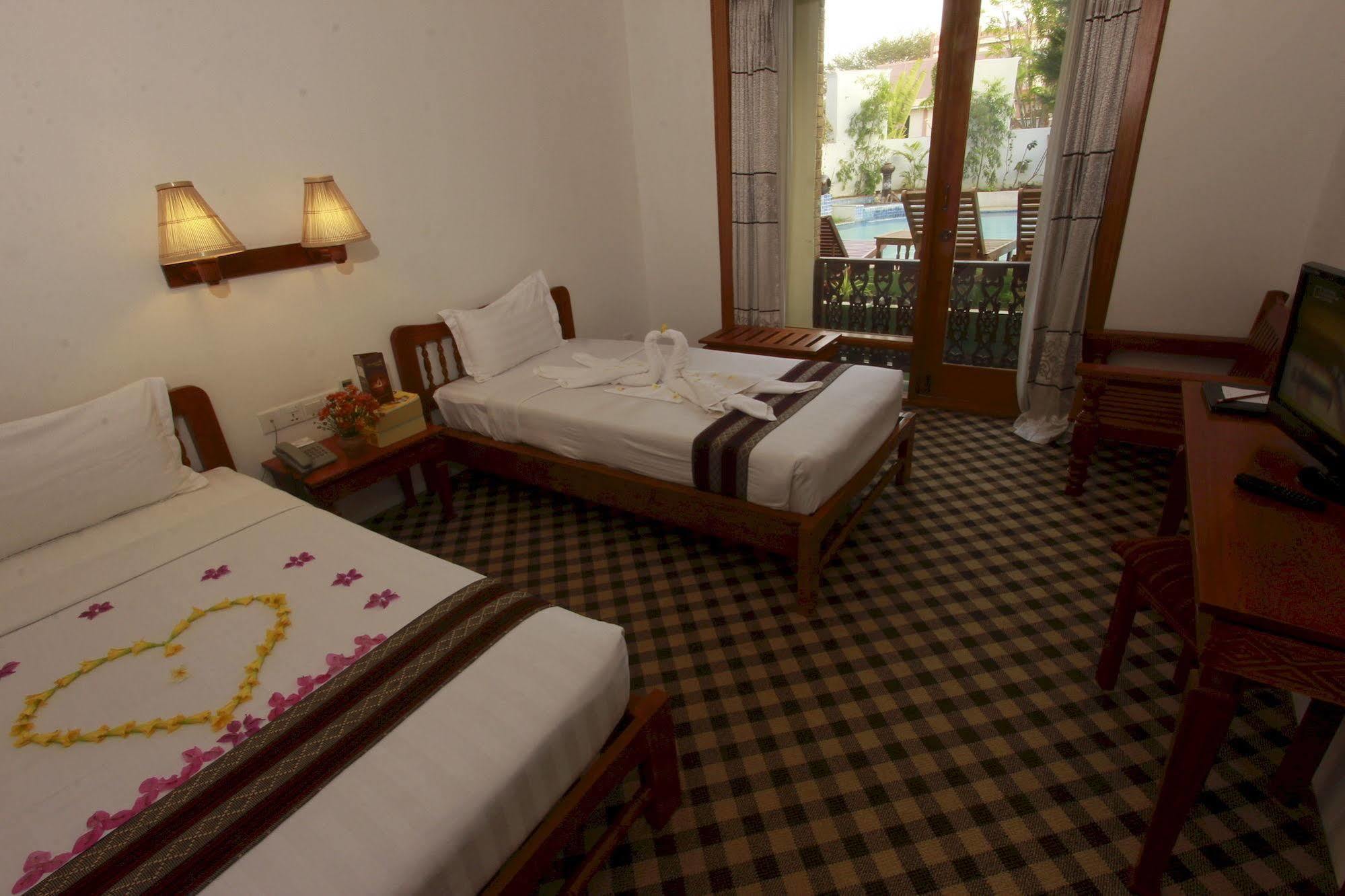 Raza Gyo Hotel Баган Екстер'єр фото