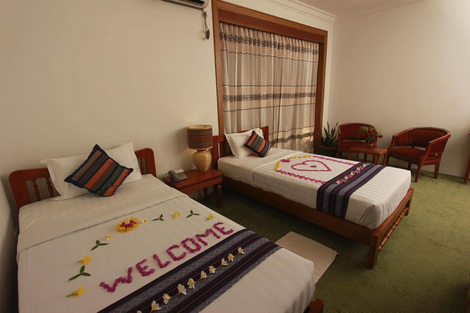 Raza Gyo Hotel Баган Екстер'єр фото