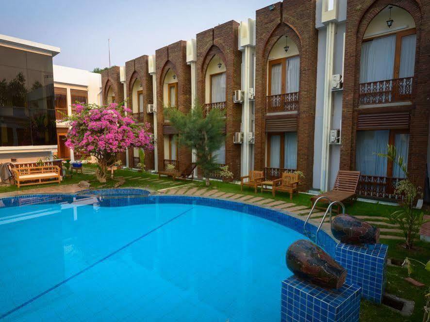 Raza Gyo Hotel Баган Екстер'єр фото