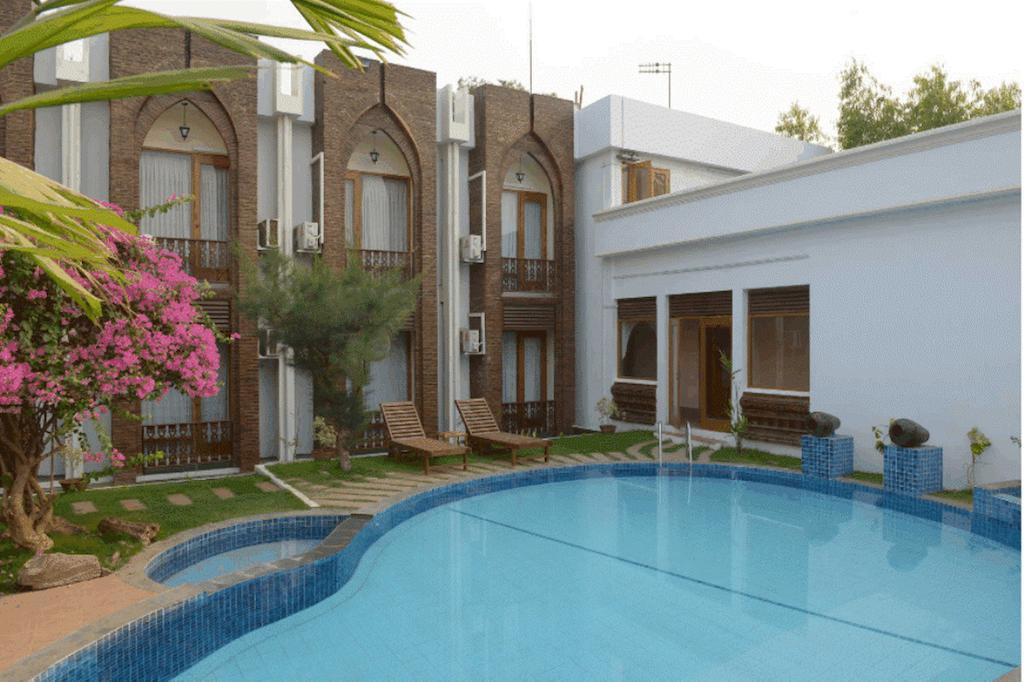 Raza Gyo Hotel Баган Екстер'єр фото